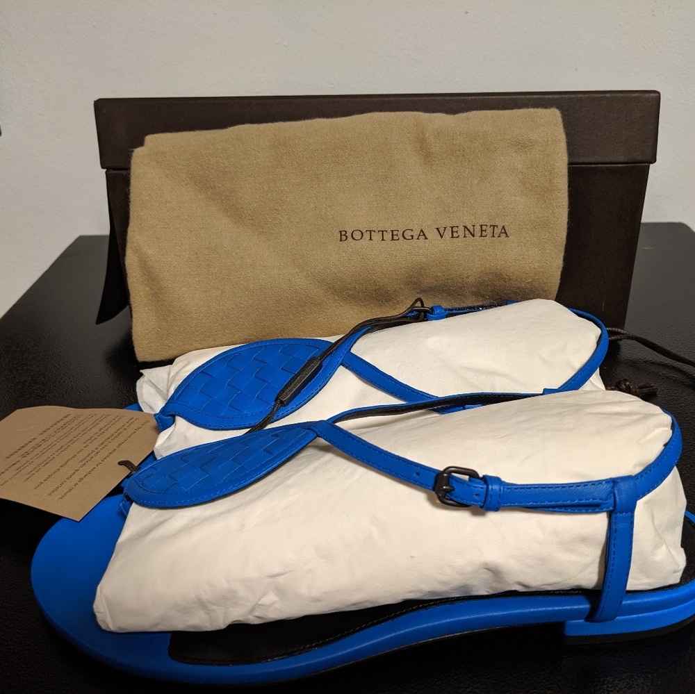 (SOLD)BRAND NEW Bottega Veneta Blue T-Strap San